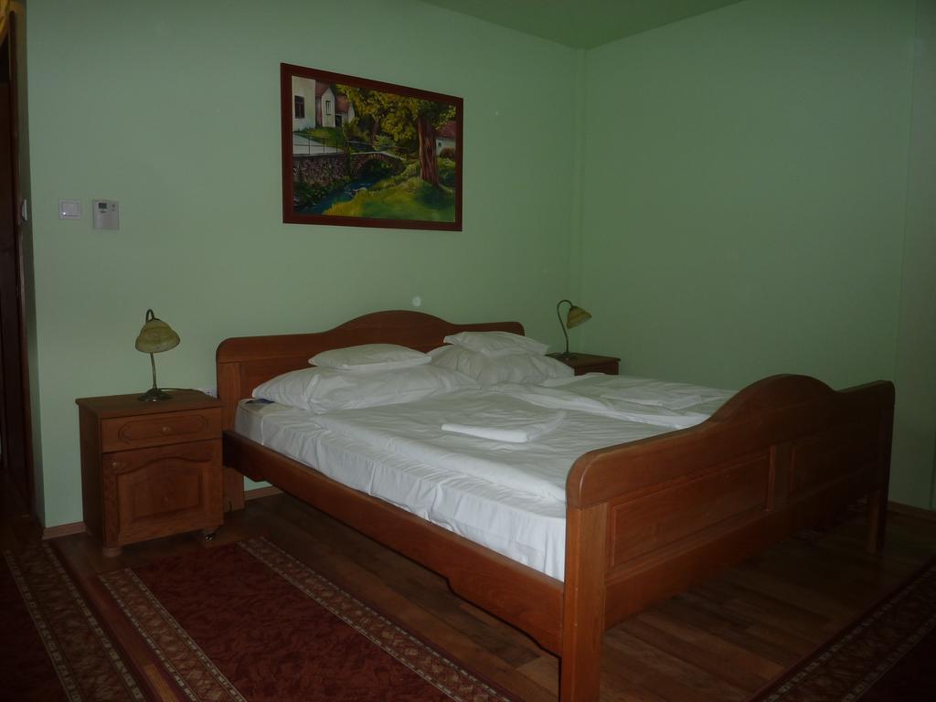 Naspolya Panzio Es Etterem Bed and Breakfast Bátaapáti Exterior foto