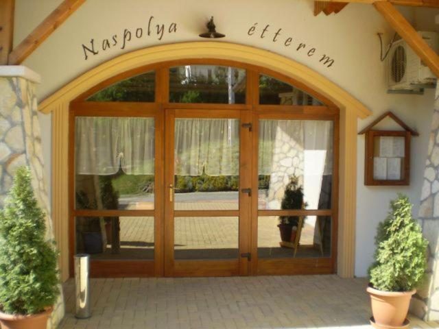 Naspolya Panzio Es Etterem Bed and Breakfast Bátaapáti Exterior foto